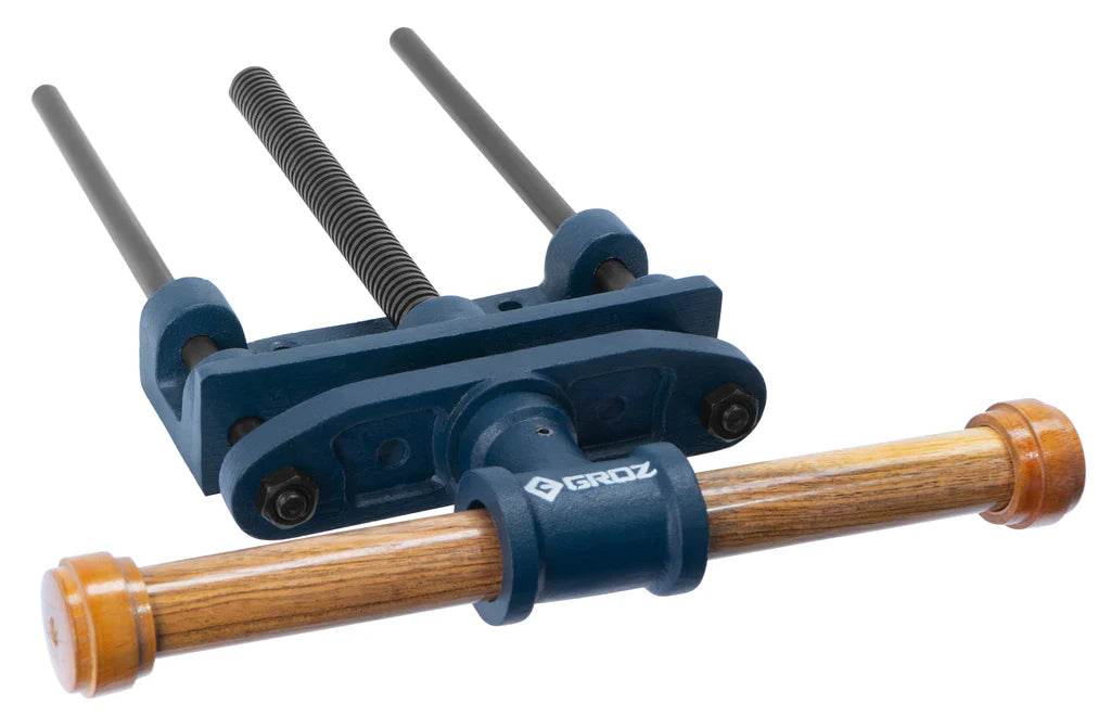 Groz 7" Woodworking Front Vise with Wooden Handle, Cast Iron Body and Socket 39020
